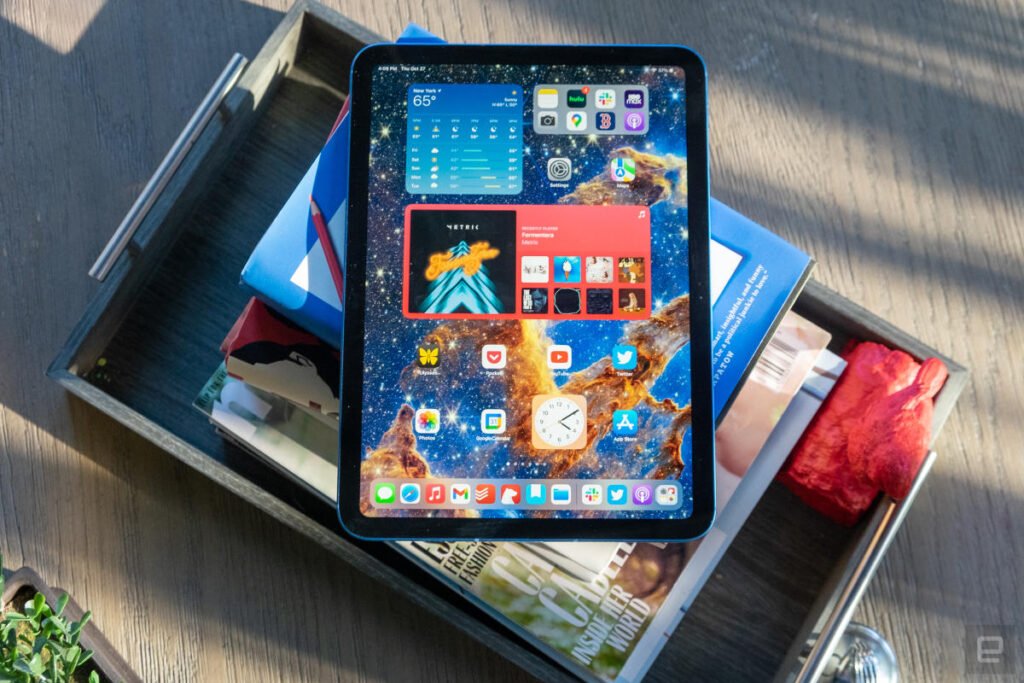 The 10th-generation iPad is back down to $300, plus the rest of this week’s best tech deals